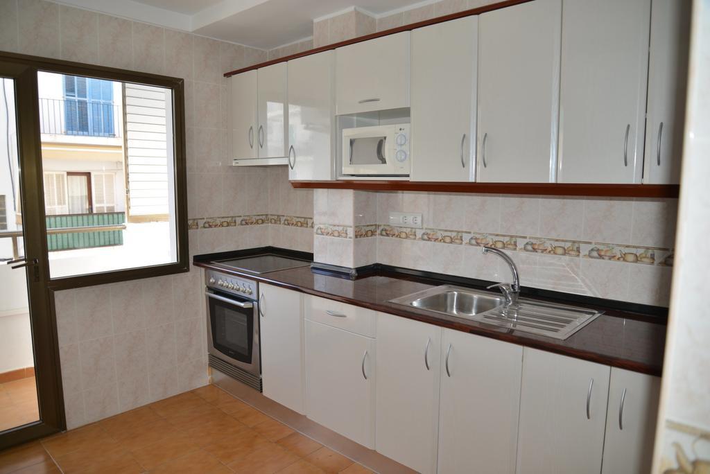 Apartments Niko Santa Eularia des Riu Room photo